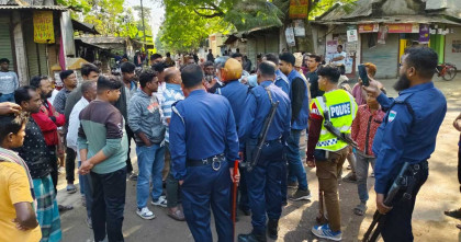 বালুঘাটের ভাগ নিয়ে বিএনপির দুপক্ষের মহড়া, এলাকায় আতঙ্ক