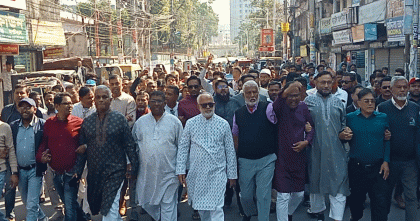 ওসমান হাদীর ওপর সন্ত্রাসী হামলার প্রতিবাদে খুলনায় বিএনপি প্রার্থীর বিক্ষোভ