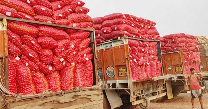 তিন মাস বন্ধ থাকার পর ফের বেনাপোল দিয়ে ঢুকছে ভারতীয় পেঁয়াজ