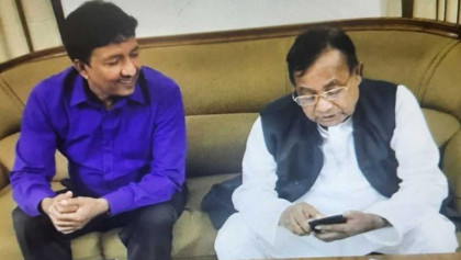 অস্ত্রসহ সাবেক রেলমন্ত্রীর সহচর গ্রেপ্তার