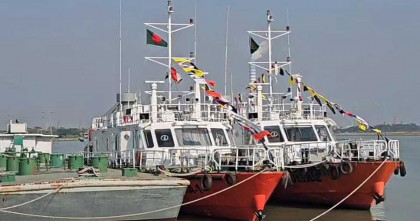 পটুয়াখালীতে দর্শনার্থীদের জন্য উন্মুক্ত করা হলো নৌ-বাহিনীর আধুনিক যুদ্ধ জাহাজ