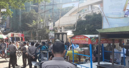 শিক্ষার্থীদের আন্দোলন ঘোষণায় তেজগাঁও কলেজের সামনে অতিরিক্ত পুলিশ মোতায়েন