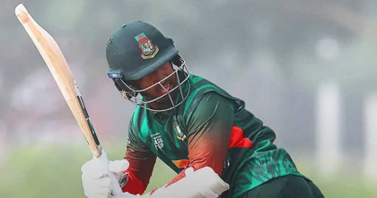 দারুণ শুরুর পর ধস, তবু লড়াকু পুঁজি বাংলাদেশের