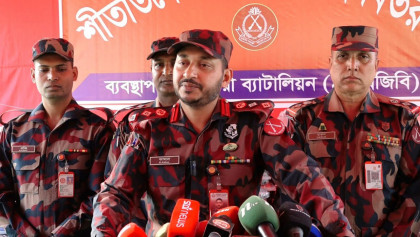 কুষ্টিয়ার মিরপুরে শীতার্তদের মাঝে বিজিবির শীতবস্ত্র বিতরণ