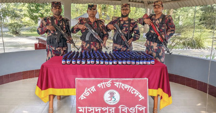 চাঁপাইনবাবগঞ্জ সীমান্তে পৃথক অভিযানে বিপুল পরিমাণ ভারতীয় নেশাজাতীয় সিরাপ জব্দ