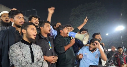 ওসমান হাদির খুনিদের বিচারের দাবিতে উত্তাল ঢাবি