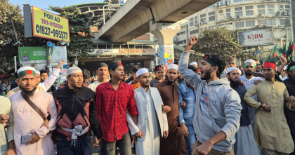 ওসমান হাদির হত্যার প্রতিবাদ জানাতে শাহবাগে জড়ো হচ্ছেন ছাত্র-জনতা