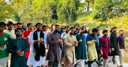 হাদিকে হত্যার প্রতিবাদে জুমার পর বিক্ষোভে উত্তাল কুবি