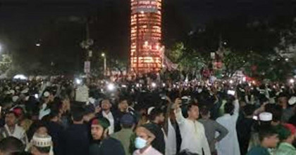 ‘হাদি হাদি’ স্লোগানে উত্তাল শাহবাগ