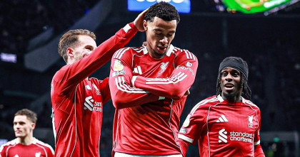 নয় জনের দলকে হারিয়ে শীর্ষ পাঁচে লিভারপুল