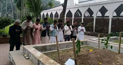 শহীদ ওসমান হাদির কবর জিয়ারত করলেন জকসুর শিবির প্যানেল