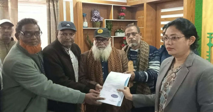 সিরাজগঞ্জ-৫ আসনে বিএনপি প্রার্থীর পক্ষে মনোনয়নপত্র সংগ্রহ