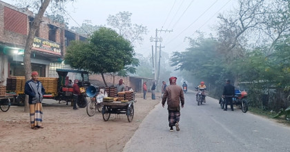 শীতে কাঁপছে চুয়াডাঙ্গা ; ১০ ডিগ্রির নীচে নামল তাপমাত্রা ; বইছে শৈত্য প্রবাহ