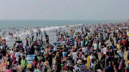 কক্সবাজারে বেড়েছে শীতের তীব্রতা, ছুটির আনন্দে উচ্ছ্বসিত লাখো পর্যটক