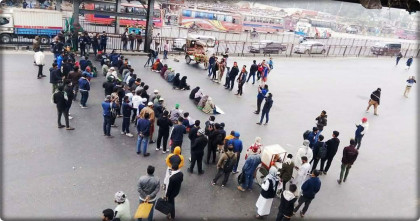 হাদি হত্যার বিচারের দাবিতে উত্তরায় সড়ক অবরোধ