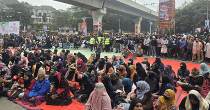 শহীদ হাদি হত্যার বিচার দাবিতে টানা চতুর্থ দিনের মতো শাহবাগ অবরোধ