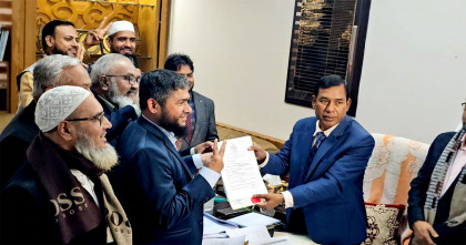 জুলাই যোদ্ধাদের নিয়ে মনোনয়ন জমা দিলেন ডা. এস এম খালিদুজ্জামান