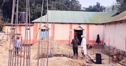 টাঙ্গাইলে আদালতের নিষেধাজ্ঞা অমান্য করে ভবন নির্মাণের অভিযোগ