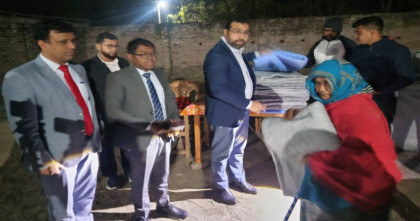 শীতের তীব্রতায় অসহায়দের পাশে মেহেরপুরে প্রশাসনের মানবিক সহায়তা