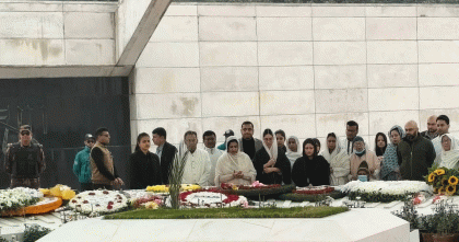 খালেদা জিয়ার কবর জিয়ারত করলেন জাইমা রহমান