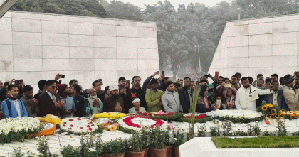 খালেদা জিয়ার কবর জিয়ারত করতে নেতাকর্মীদের ঢল