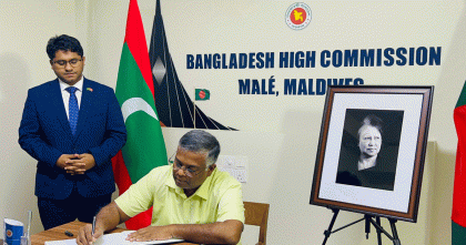 খালেদা জিয়ার মৃত্যুতে মালদ্বীপে বাংলাদেশ হাইকমিশনে শোক বইয়ে কূটনীতিকদের স্বাক্ষর