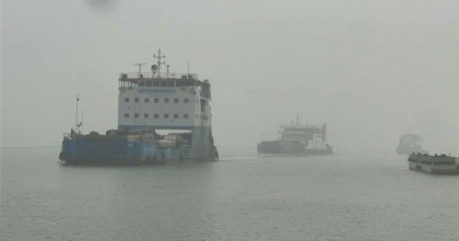 সাত ঘণ্টা বন্ধ থাকার পর পাটুরিয়া–দৌলতদিয়ায় ফেরি চালু 