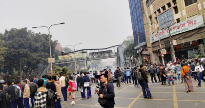 সাকিবুল হত্যার বিচার দাবিতে ফার্মগেট অবরোধ, যান চলাচল বন্ধ