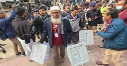 জকসুর ভোটগ্রহণ শেষে ব্যালট বাক্স নেওয়া হচ্ছে কমিশনার কার্যালয়ে