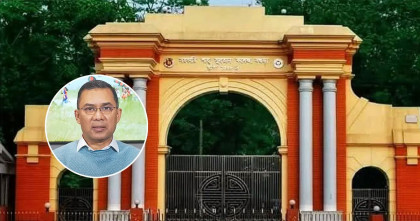 শাহ সুলতান কলেজে বাস উপহার দিচ্ছেন তারেক রহমান