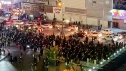 ইরানে সরকার বিরোধী বিক্ষোভ তুঙ্গে, নিহত ছাড়াল ২০০