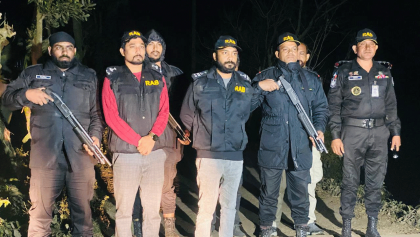 কুমিল্লায় র‍্যাবের অভিযানে পুলিশের লুট হওয়া অস্ত্র উদ্ধার