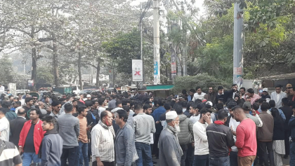 নির্বাচন কমিশনের সামনে জড়ো হচ্ছে ছাত্রদলের নেতাকর্মীরা