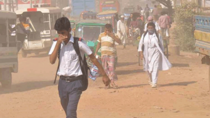 ঢাকার বাতাস আজ ‘খুব অস্বাস্থ্যকর’, দূষণে শীর্ষে দিল্লি