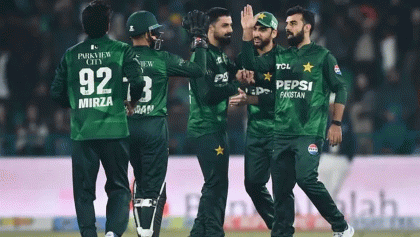 টি-টোয়েন্টি বিশ্বকাপের আগে অস্ট্রেলিয়াকে হেসেখেলে হারালো পাকিস্তান