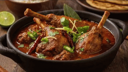 ছুটির দুপুর মানেই ঝাল ঝাল হাঁস ভুনার লোভনীয় স্বাদ