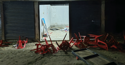 বাগেরহাটে দুপুরে স্বতন্ত্র প্রার্থীর অফিসে বিএনপির হুমকি, সন্ধ্যায় হামলা