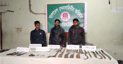 বগুড়া-৪ আসনে ধানের শীষের প্রার্থী মোশারফের তিন কর্মী বিদেশী পিস্তল গুলি ও দেশীয় অস্ত্রসহ সেনাবাহিনীর হাতে আটক