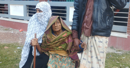 স্বেচ্ছায় ভোট দিতে এসে সবার নজর কাড়লেন ১১৫ বছরের খাজামন বিবি