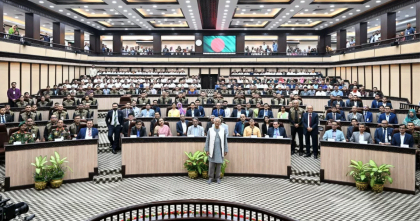 নিজ কার্যালয়ে বিদায়ী ভাষণ দিলেন প্রধান উপদেষ্টা