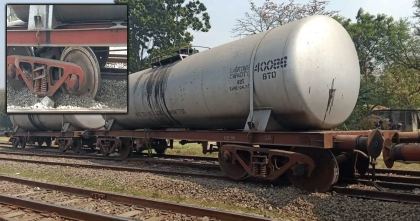 চাঁপাইনবাবগঞ্জে তেলবাহী ট্রেন লাইনচ্যুত