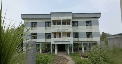 সিরাজগঞ্জের চরাঞ্চলে চিকিৎসা সেবা বিপর্যস্ত: প্রসূতি ও নবজাতকের জীবন ঝুঁকিতে