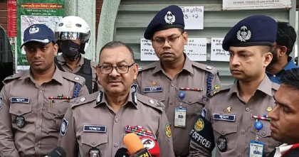 একুশে ফেব্রুয়ারি ঘিরে নিরাপত্তা শঙ্কা নেই: ডিএমপি কমিশনার