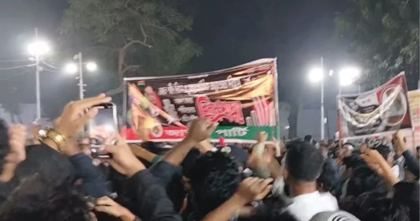 শহীদ মিনারে জাতীয় পার্টির ব্যানার দেখে 'ভুয়া' 'ভুয়া' স্লোগান