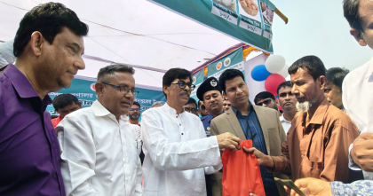 শ্রমজীবি মানুষের হাতে সুলভ মূল্যের পণ্য তুলে দিলেন- কৃষিমন্ত্রী