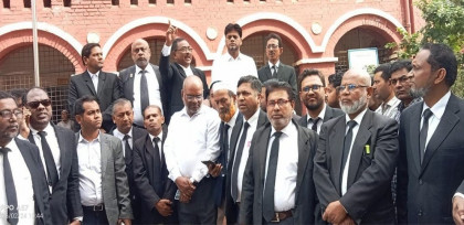নিষিদ্ধ আওয়ামী লীগ নেতাদের জামিন, আইনজীবীদের বিক্ষোভ

