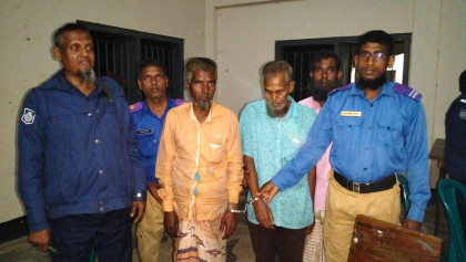 বিএনপি নেতার গুদাম থেকে ভর্তুকির পণ্য পাচার: ভ্যানসহ আটক ২