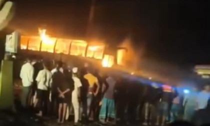 চাঁদপুরে আগুনে পুড়লো তিন যাত্রীবাহী বাস