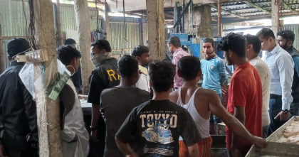 গাইবান্ধায় অবৈধ প্রক্রিয়ায় পণ্য উৎপাদন, দুই প্রতিষ্ঠানে আড়াই লাখ টাকা জরিমানা