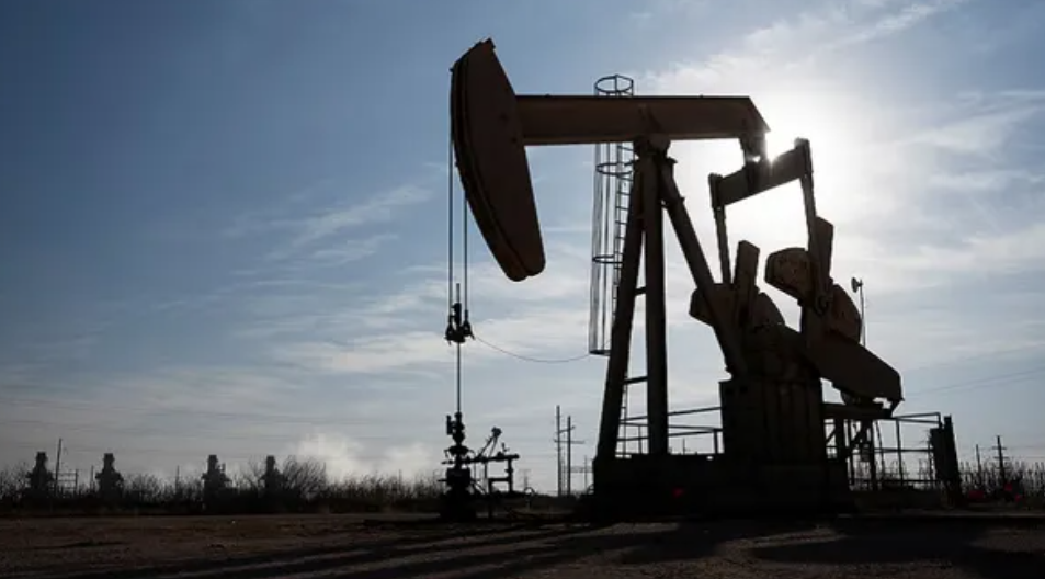 সংঘাতের প্রভাবে টানা তৃতীয় দিন বাড়ল বিশ্ববাজারে জ্বালানি তেলের দাম